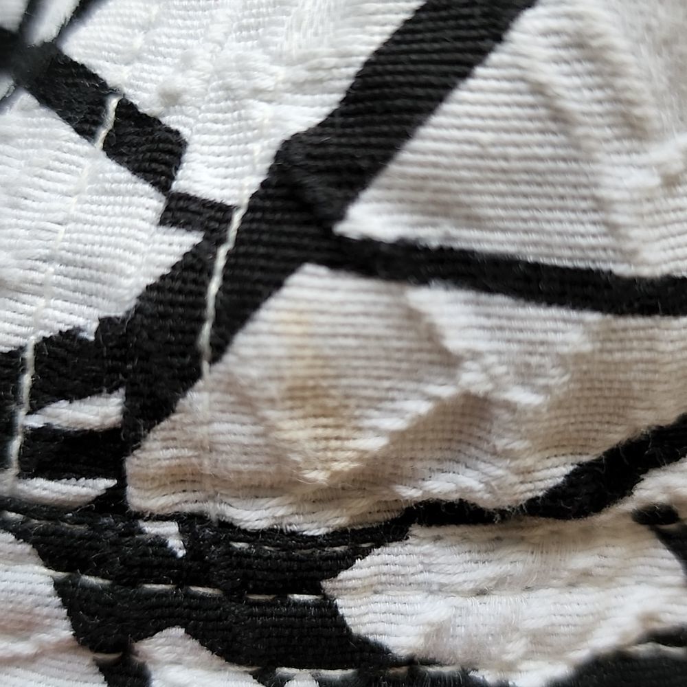 Womyn black and white jacket sz large - Picture 8 of 9
